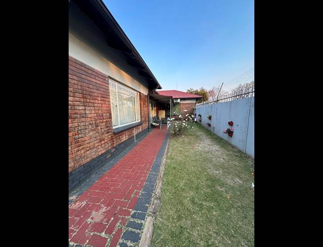 4 BEDROOM HOUSE FOR SALE IN PETERSFIELD